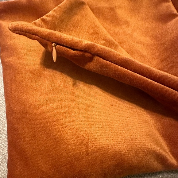 2 velvet pillow covers. 26x26 Never used. Beautiful quality. - Picture 3 of 3